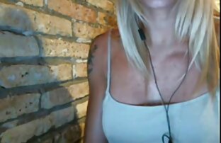 XXX Victoria se folla a su madre tetona Shine se masturba con un enorme consolador rojo