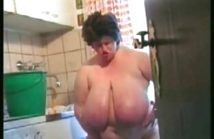 XXX 6800025 madre enseña a cojer a su hija