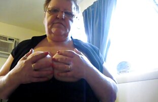 XXX Latina madre se folla a hija milfs Sharon y Rosaly obtener ocupado con un masajista