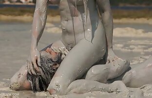 XXX Amateur tatuado francés puta golpeó y sodomizado mama e hija cogiendo